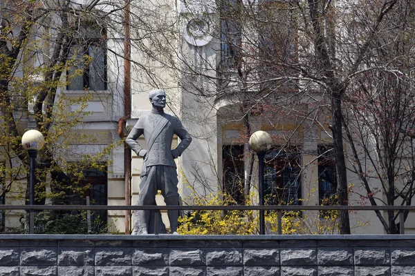 Vladivostok, Rússia. Monumento Yul Brynner — Fotografia de Stock