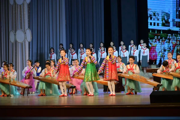 Pyongyang, Coreia do Norte. Crianças. — Fotografia de Stock