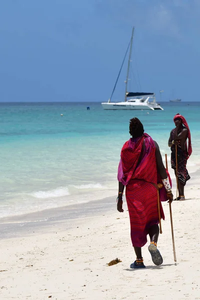 Masai man on a beach, Kendwa, Zanzibar,タンザニア,アフリカ — ストック写真