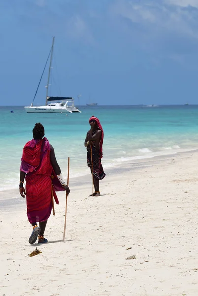 Masai man on a beach, Kendwa, Zanzibar,タンザニア,アフリカ — ストック写真