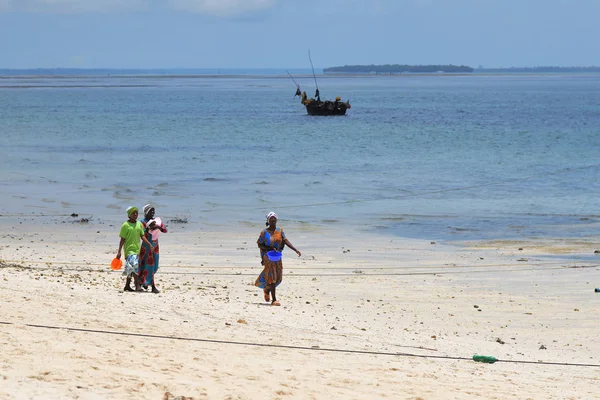 Local women on a beach, Kendwa, Zanzibar, Tanzania, Africa — Stock Photo, Image