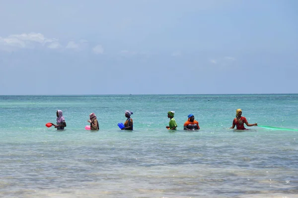 Lokale Frauen, kendwa, zanzibar, tansania, afrika — Stockfoto