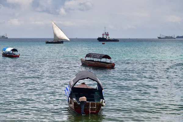 Loď Dhow. Zanzibar, Tanzanie, Afrika. Přístav Stone Town — Stock fotografie