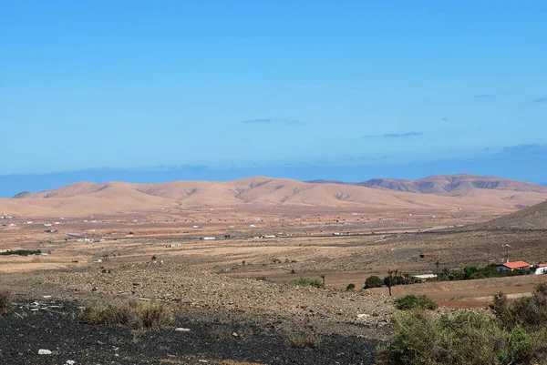 Kırmızı Volkanik Dağlarla Tipik Bir Manzara Kanarya Adası Fuerteventura Spanya — Stok fotoğraf