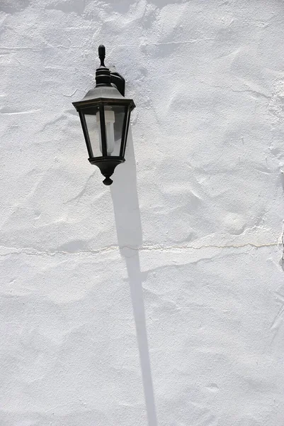 Sokak Lambası Gölgesi Beyaz Duvarda Fuerteventura Kanarya Adası Spanya — Stok fotoğraf
