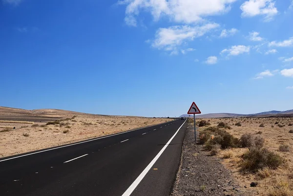 Teer Snelweg Door Het Vulkanische Landschap Lanzarote Canarische Eilanden Spanje — Stockfoto