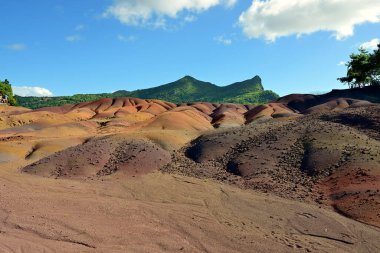 Mauritius adasının ana görüntüsü. Chamarel 'de alışılmadık volkanik oluşum yedi renkli dünya.
