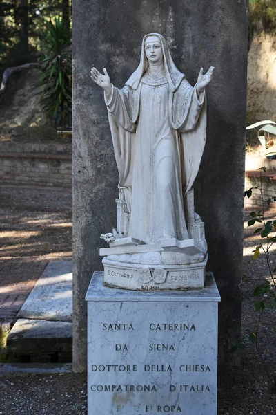 锡耶纳的凯瑟琳雕像 Caterina Siena 欧洲的守护神 意大利托斯卡纳的奥里乌斯特 马焦雷蒙特本笃会修道院的教会博士 — 图库照片