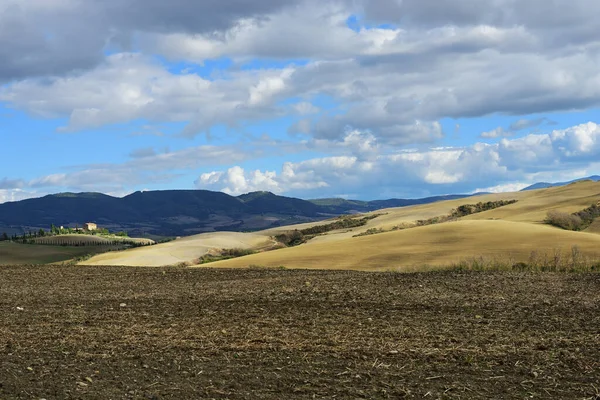 Talya Avrupa Sonbaharda Tarlaları Sürülmüş Idyllic Kırsal Toskana Manzarası — Stok fotoğraf