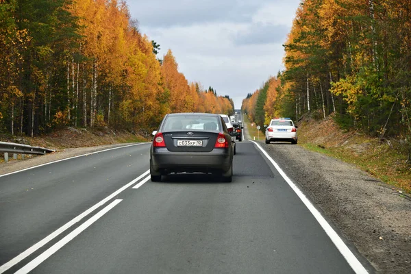 Karelia Rusia Septiembre 2020 Los Coches Van Por Carretera Kola — Foto de Stock