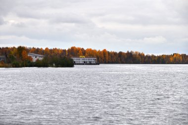 Beyaz Deniz-Baltık Kanalı. Kuzey Buz Denizi 'ndeki Beyaz Deniz' i Onega Gölü 'ne bağlar. Belomorsk, Karelia, Rusya. Slav kelimesi otel demek.