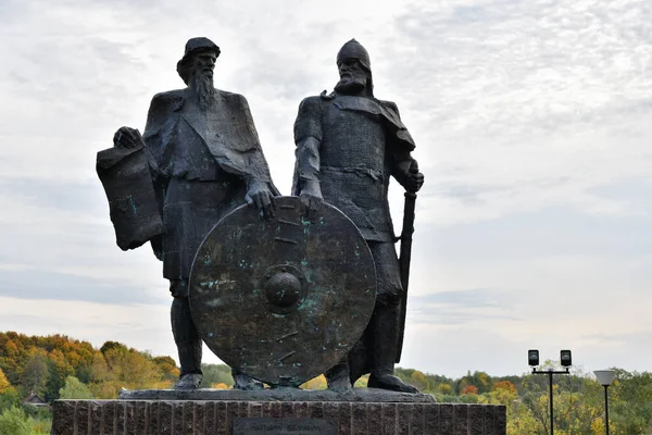 Staraya Ladoga Russia October 2020 Monument Two Princes Rurik Prophetic — Stock Photo, Image