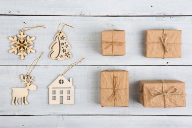 Noel dekorasyon ahşap tablo - hediye kutuları, kar taneleri, geyik, ev, ağaç vb.