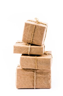 el yapımı kağıt hediye kutusu beyaz zemin üzerine