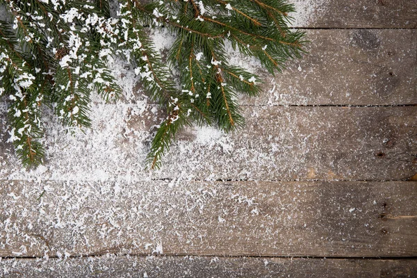 Abete Natale Con Neve Sfondo Bordo Legno — Foto Stock