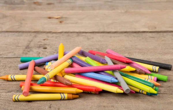 Pastelli Sulla Scrivania Legno — Foto Stock