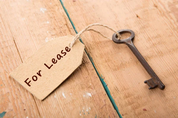Immobilienleasingkonzept Alter Schlüssel Mit Etikett — Stockfoto