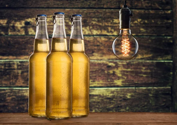 Bouteille Bière Froide Humide Sur Fond Grunge Avec Ampoule — Photo