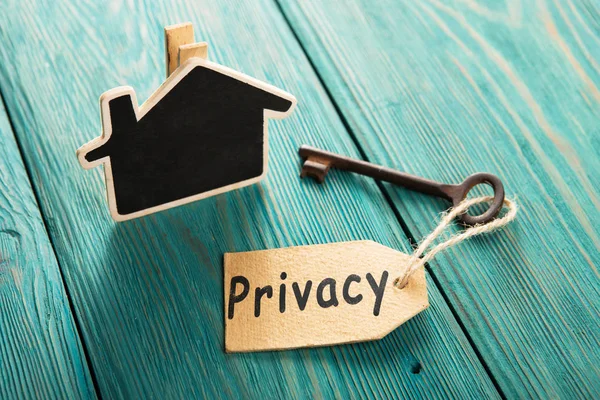 Privacy Concept Beetje Huis Belangrijke Met Inscriptie Houten Bureau — Stockfoto