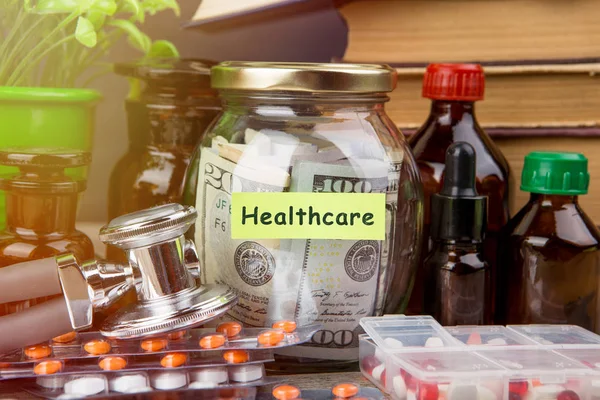 Pénzt Takarít Meg Egészségbiztosítás Pénzüveg Sztetoszkóp Tabletták Üvegek — Stock Fotó