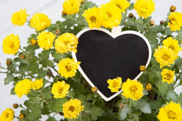 Mazzo Fiori Con Cuore Segno — Foto Stock