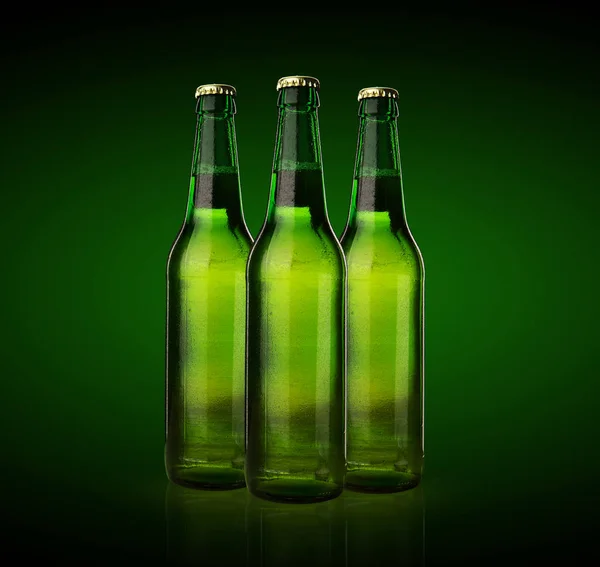 Frascos de cerveja molhados frios — Fotografia de Stock