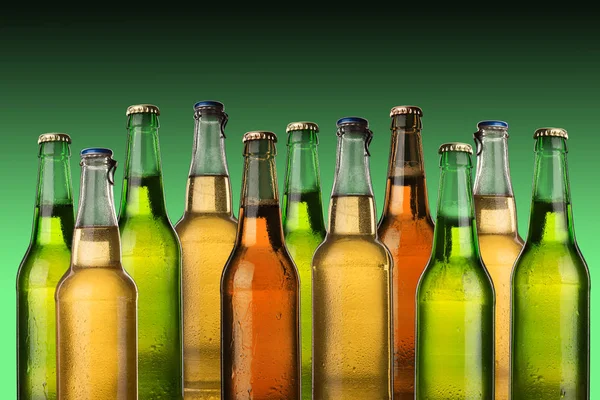 Frío mojado botellas de cerveza — Foto de Stock