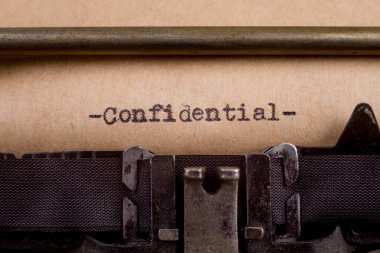 Yazılı kelime üstünde bir Vintage daktilo