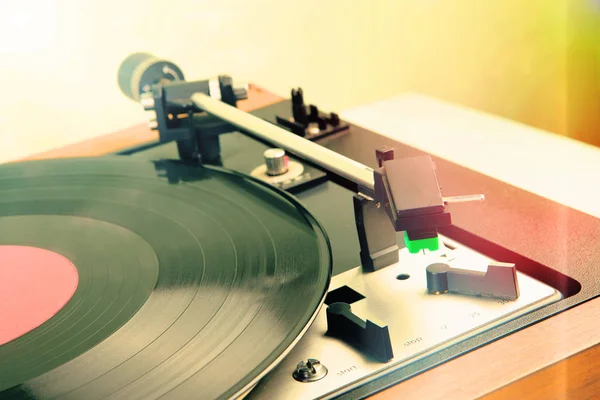 Giradiscos reproductor de música vintage con lp — Foto de Stock