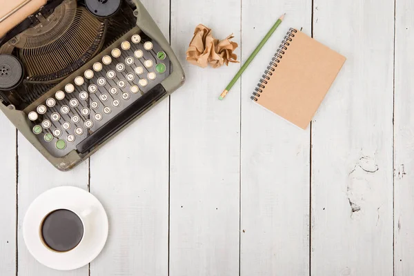 Writer's workplace - wooden desk with typewriter — ストック写真