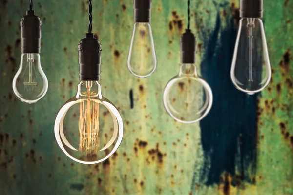 アイデアとリーダーシップ コンセプト ヴィンテージ白熱エジソン電球に — ストック写真