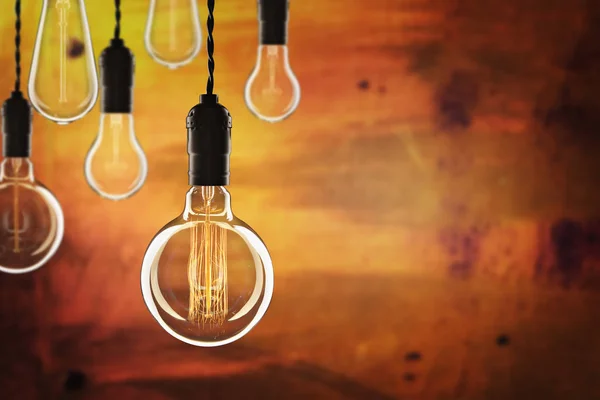 Idee en leiderschap concept Vintage Edison gloeilampen op — Stockfoto