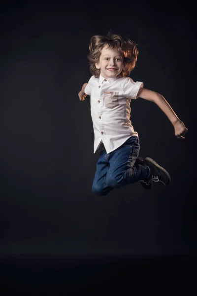 Niño Estudio Posando Ropa Moda — Foto de Stock