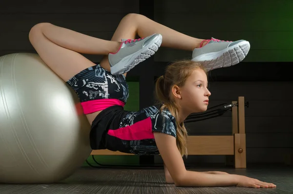 Colegiala Entrena Gimnasio Pilates Gimnasio — Foto de Stock