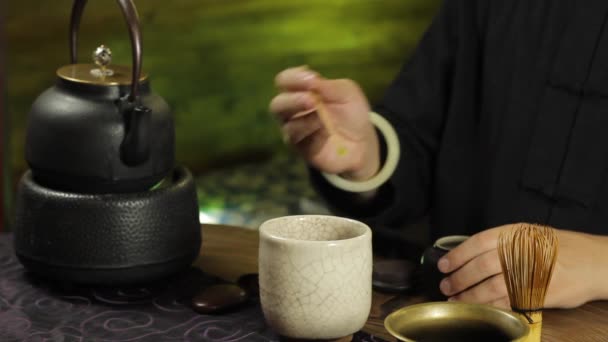 Traditionele Chinese thee brouwen — Stockvideo