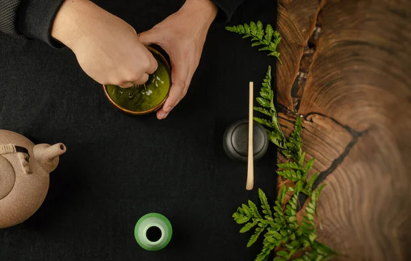 Traditional matcha tea preparation — Stock Photo, Image