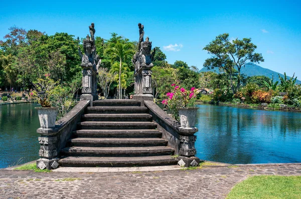 Tropischer Park Rund Den Teich Tirta Gangga Komplex Bali Indonesien — Stockfoto