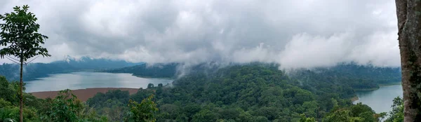 Niebla Blanca Cubre Los Lagos Gemelos Buyan Tamblingan Bali Indonesia —  Fotos de Stock