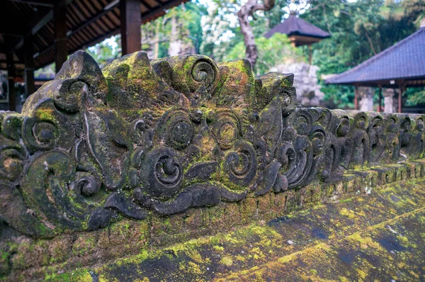 Decoração Esculpida Partir Pedra Estilo Balinês Tradicional Decoração Oriental Templo — Fotografia de Stock