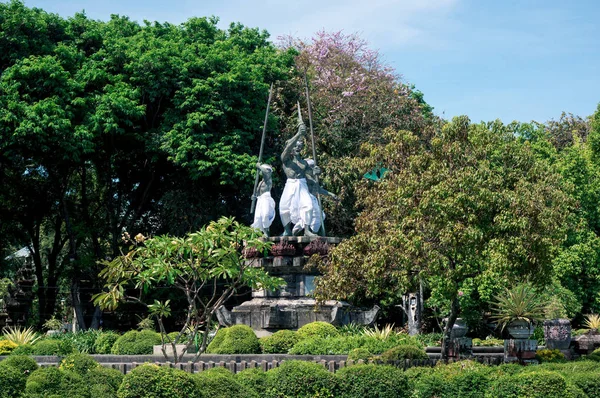 1906 Puputan 的历史纪念碑 位于巴厘岛登巴萨 Puputan 是巴厘岛术语 指大规模的仪式自杀 — 图库照片