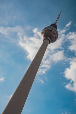Berliner Fernsehturm TV kulesi Berlin, Almanya 'daki en yüksek binadır.