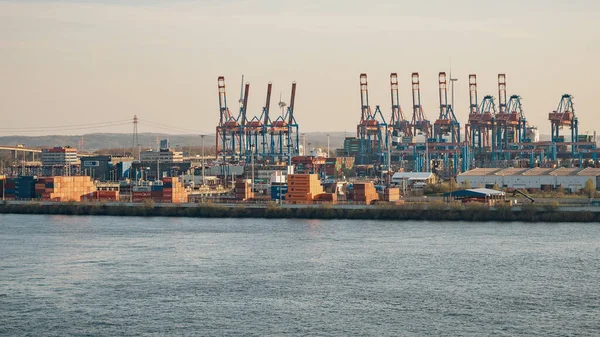 Cargo Crane Evening Sky Background Hamburg Port Elbe River Germany — Stock Photo, Image