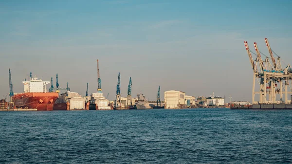 Cargo Crane Evening Sky Background Hamburg Port Elbe River Germany — Stock Photo, Image