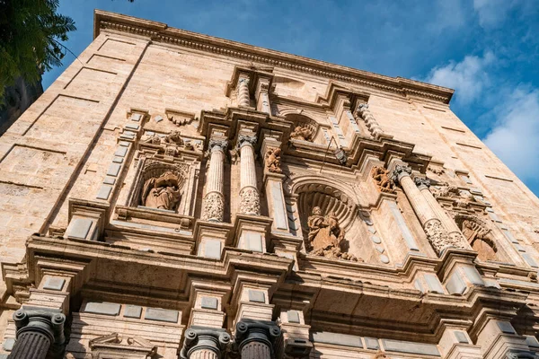 Catholic Church Statues Facade Old Town — Stock Photo, Image
