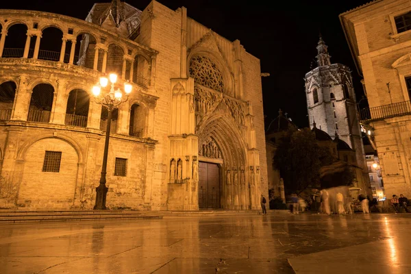 Valencias Katedral Plaza Virgen Natten Det Ligger Det Historiska Centrum — Stockfoto