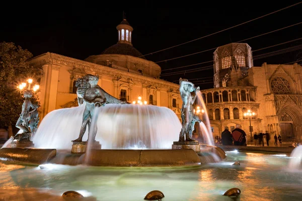 Valencie Španělsko 2019 Neptunská Kašna Nočním Osvětlení Fontána Nachází Náměstí — Stock fotografie