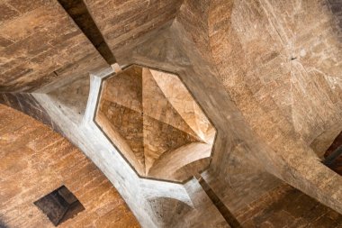 Torres de Quart 'ın tavanı (eski şehrin eski batı şehri Valencia' nın kapısı))