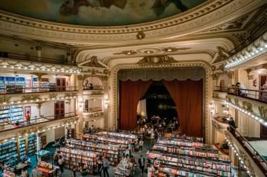 Buenos Aires, Arjantin - 1 Şubat 2018: El Athe kitapçısının içi