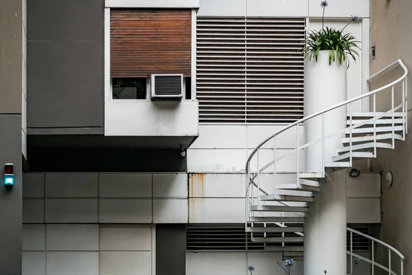 Fachada Del Antiguo Edificio Con Escalera Caracol — Foto de Stock