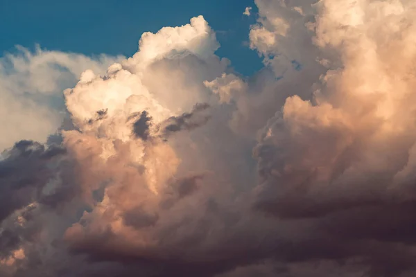 Belle Nuvole Cumulus Tramonto Luce Del Sole Arancione — Foto Stock